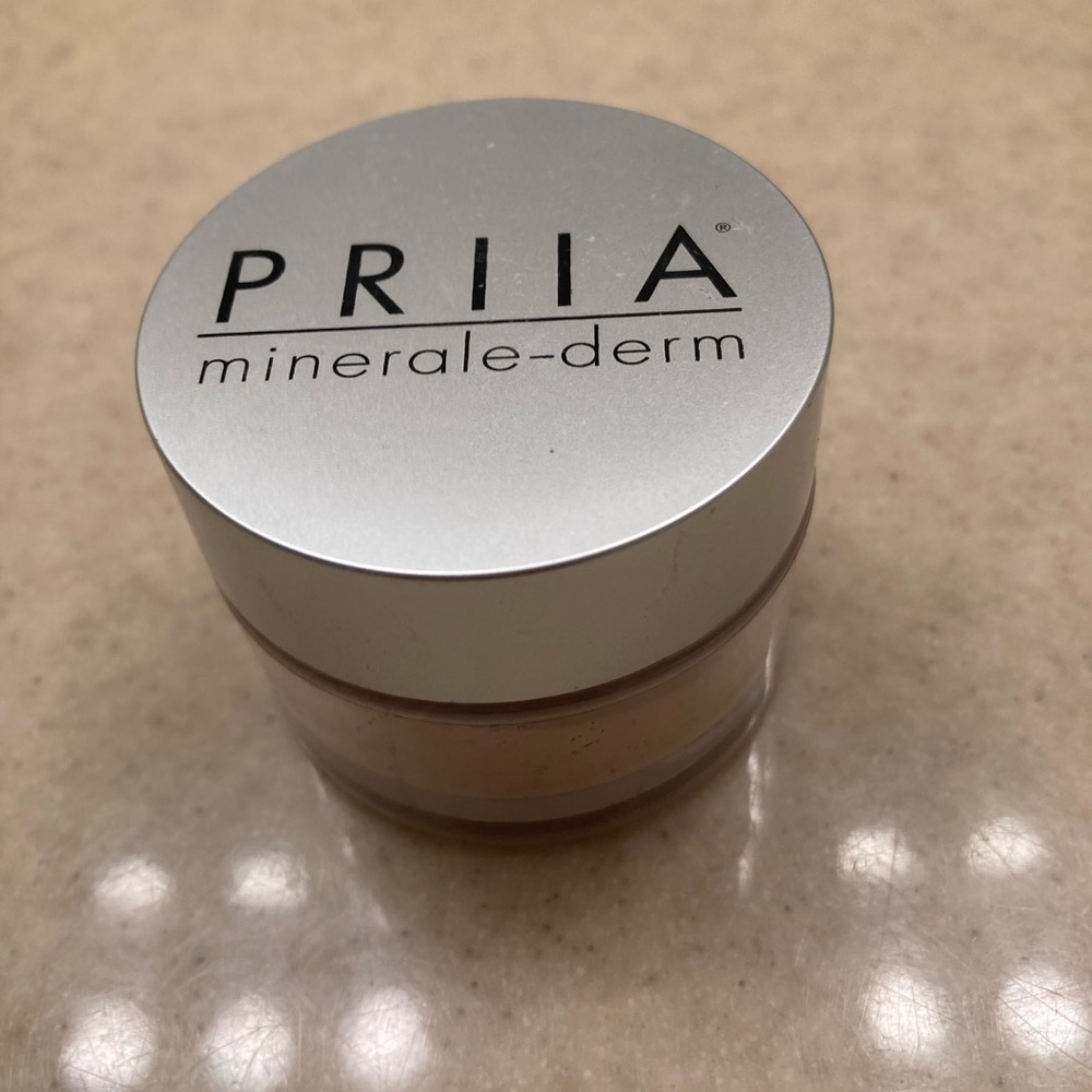 PRIIA Loose Mineral Foundation color neutral beige, powder sealed